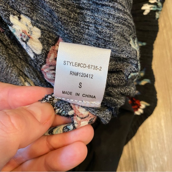 American Threads Low Cut Flowy Floral Dress - Size Small - Picture 12 of 16